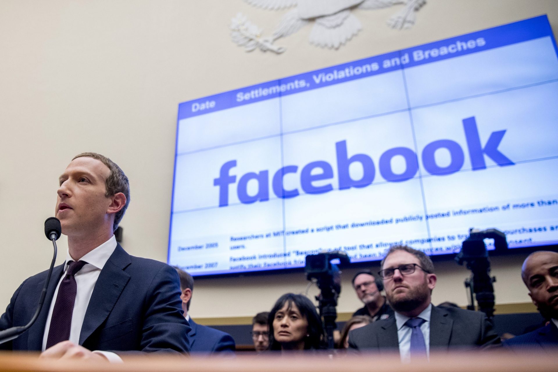 Facebook e Instagram proíbem fake news, notícia falsa