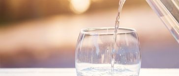 Tenha perda de peso, bebendo água antes das refeições